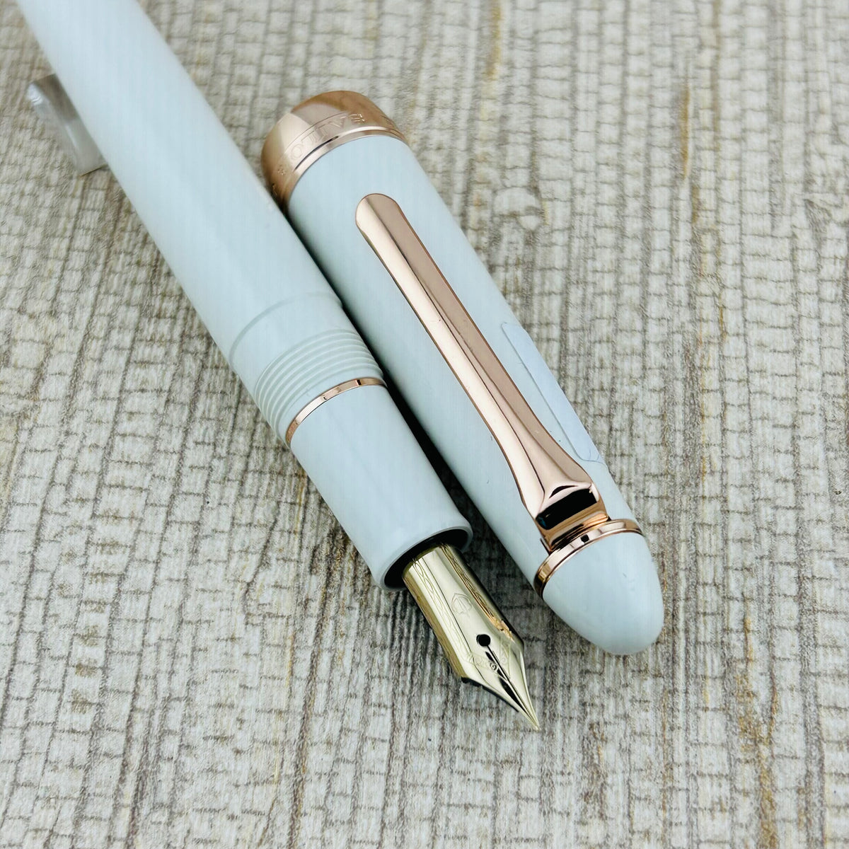 Sailor Facine White with Pink/Rose Gold Trim - Fountain Pen