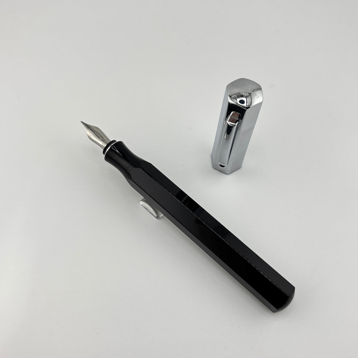 Faber Castell Ondoro faceted black/chrome cap - Fountain Pen
