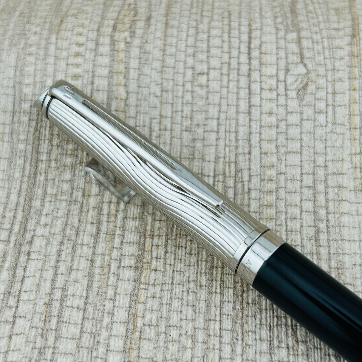Waterman Hemisphere Deluxe Metal Black - Fountain Pen