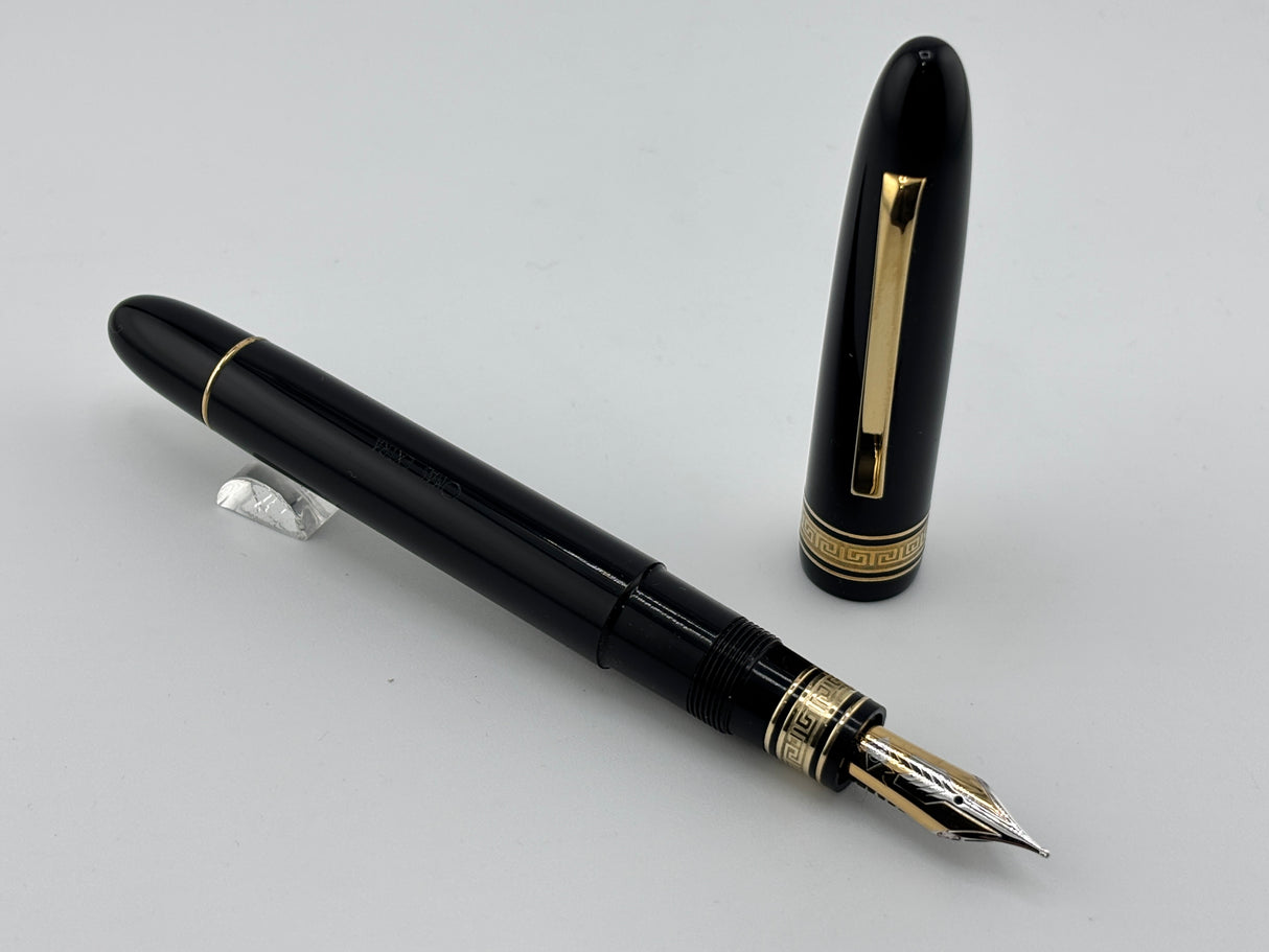 OMAS Largest Ogiva "Extra" Black Fountain Pen - Medium 18kt Gold Nib