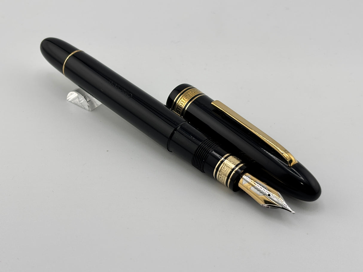 OMAS Largest Ogiva "Extra" Black Fountain Pen - Medium 18kt Gold Nib