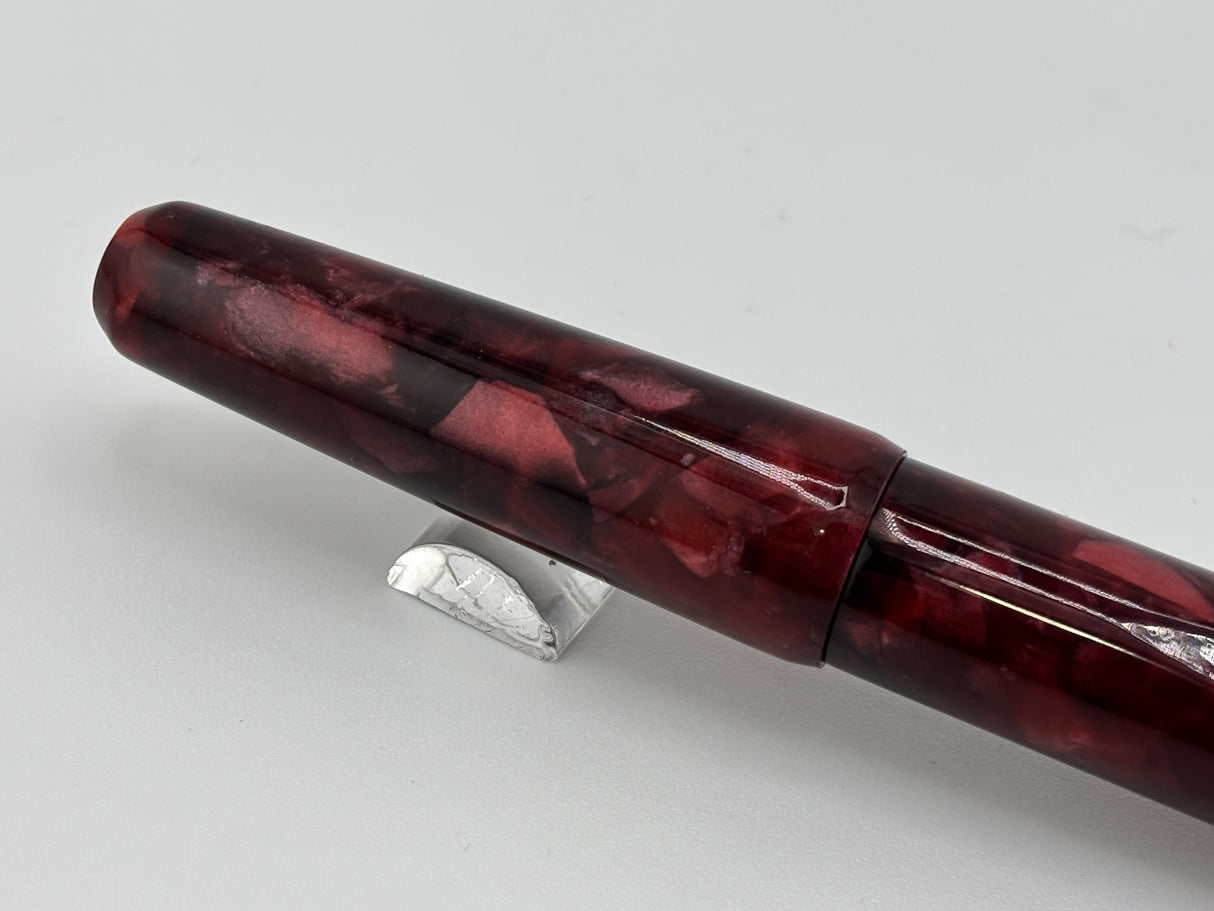 Franklin-Christoph Model 66 Septagonal Marbled Burgundy Fountain Pen - Fine 14kt Gold Nib