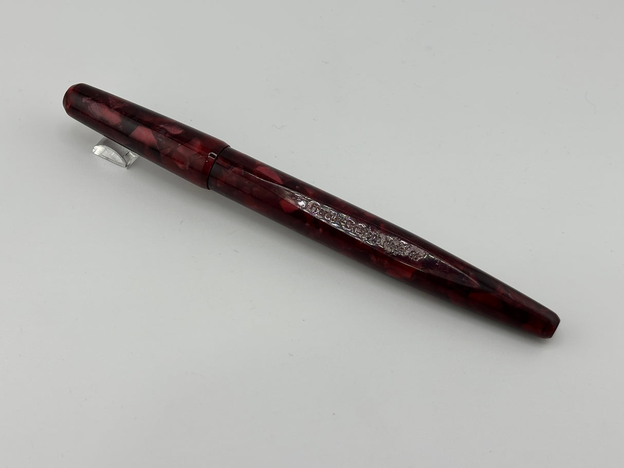 Franklin-Christoph Model 66 Septagonal Marbled Burgundy Fountain Pen - Fine 14kt Gold Nib