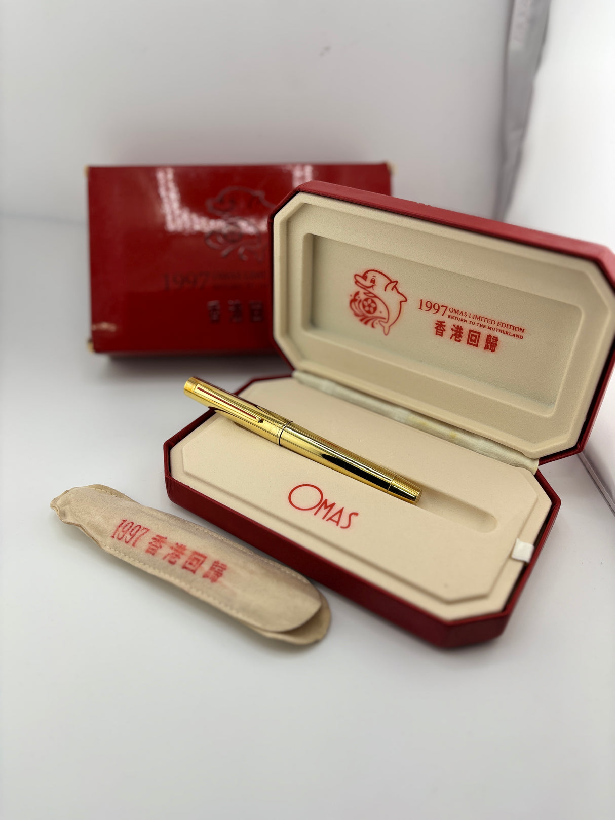 OMAS 1997 Hong Kong Return to The Motherland Gold-Plated Non-Limited Special Edition Fountain Pen - Broad 18kt Gold Nib