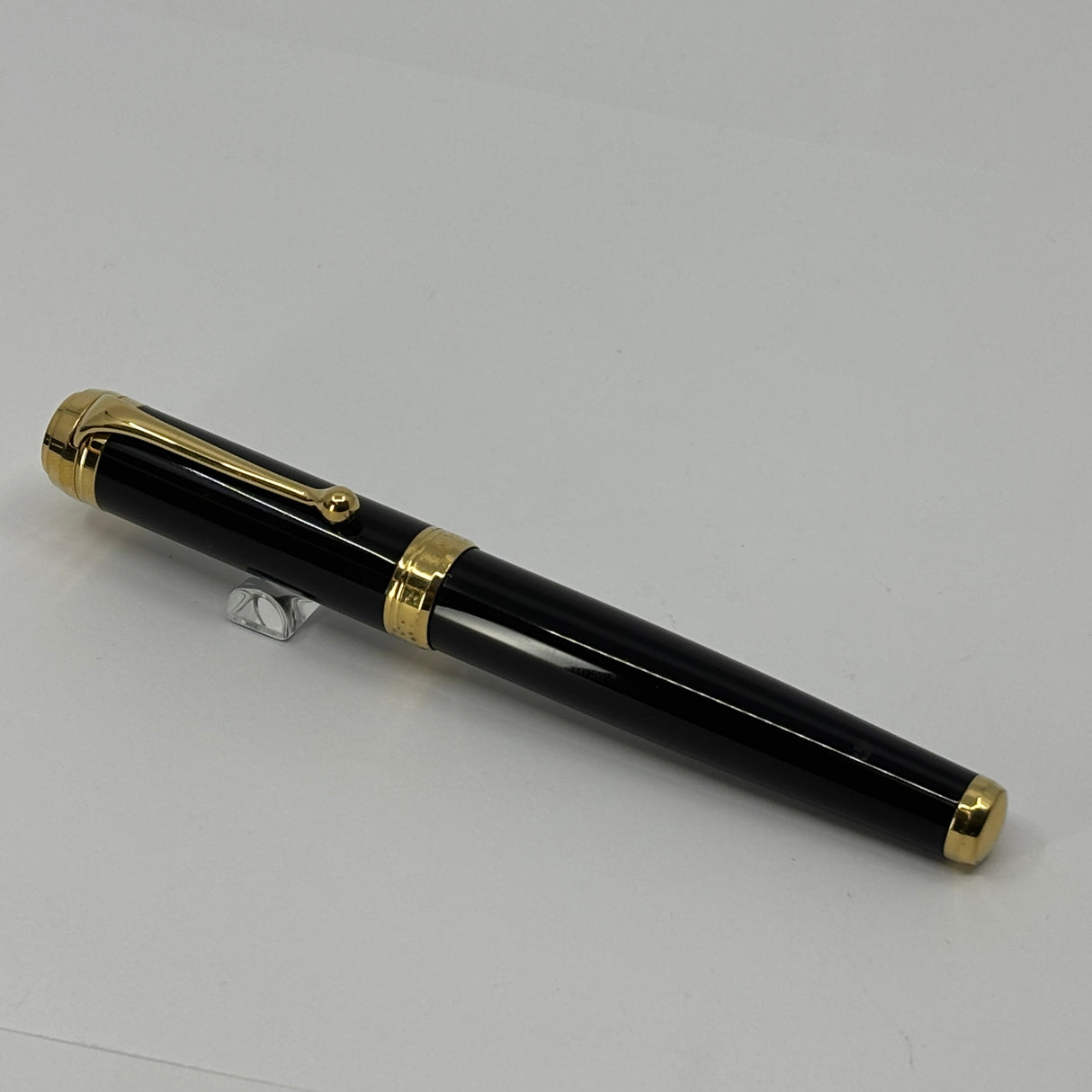 Aurora Black Talentum Fountain Pen - Medium 14kt Gold Nib