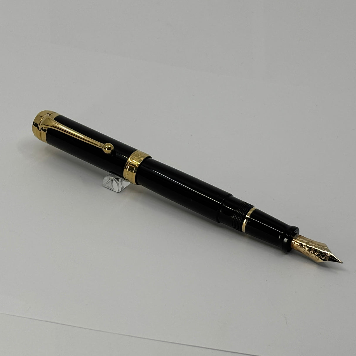Aurora Black Talentum Fountain Pen - Medium 14kt Gold Nib