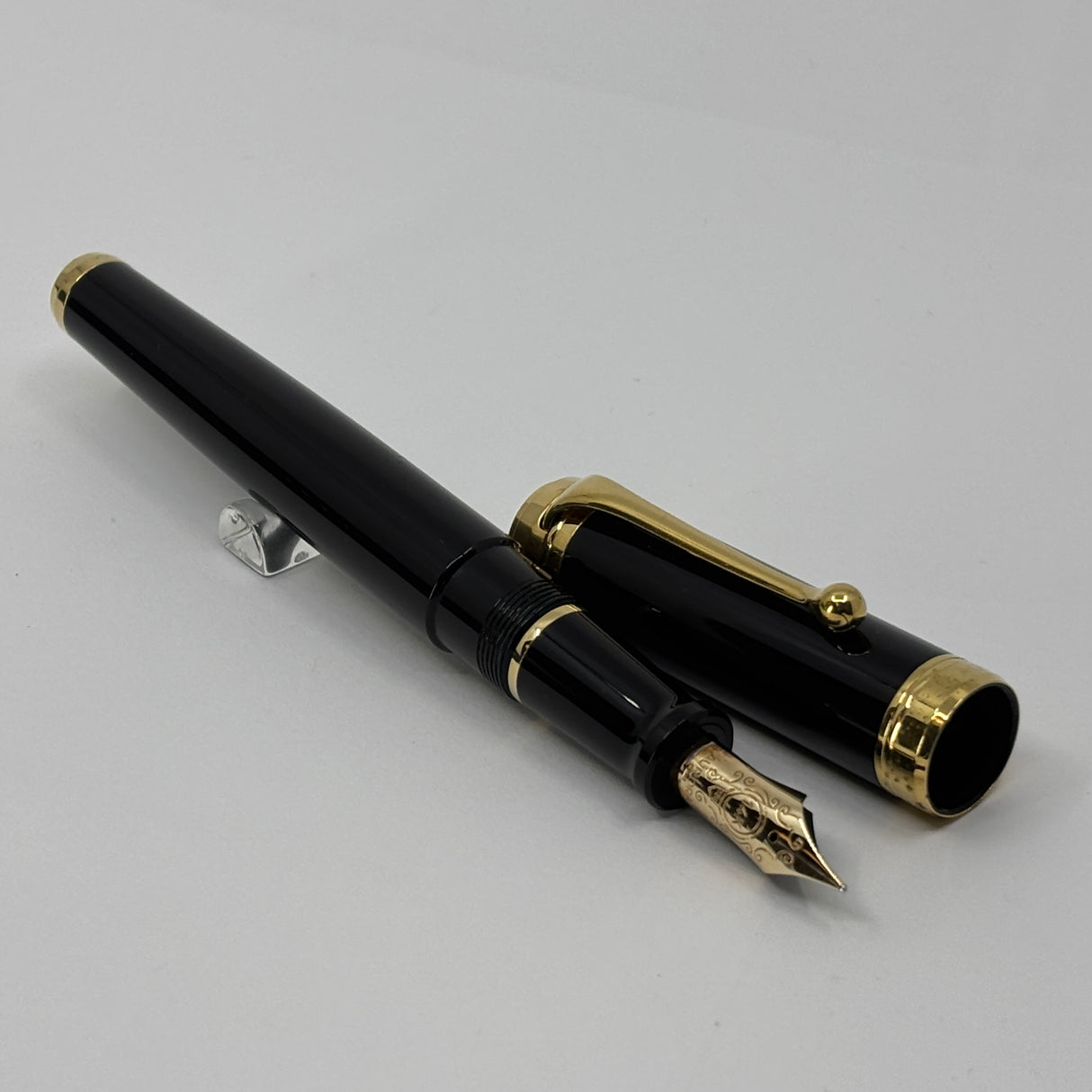 Aurora Black Talentum Fountain Pen - Medium 14kt Gold Nib