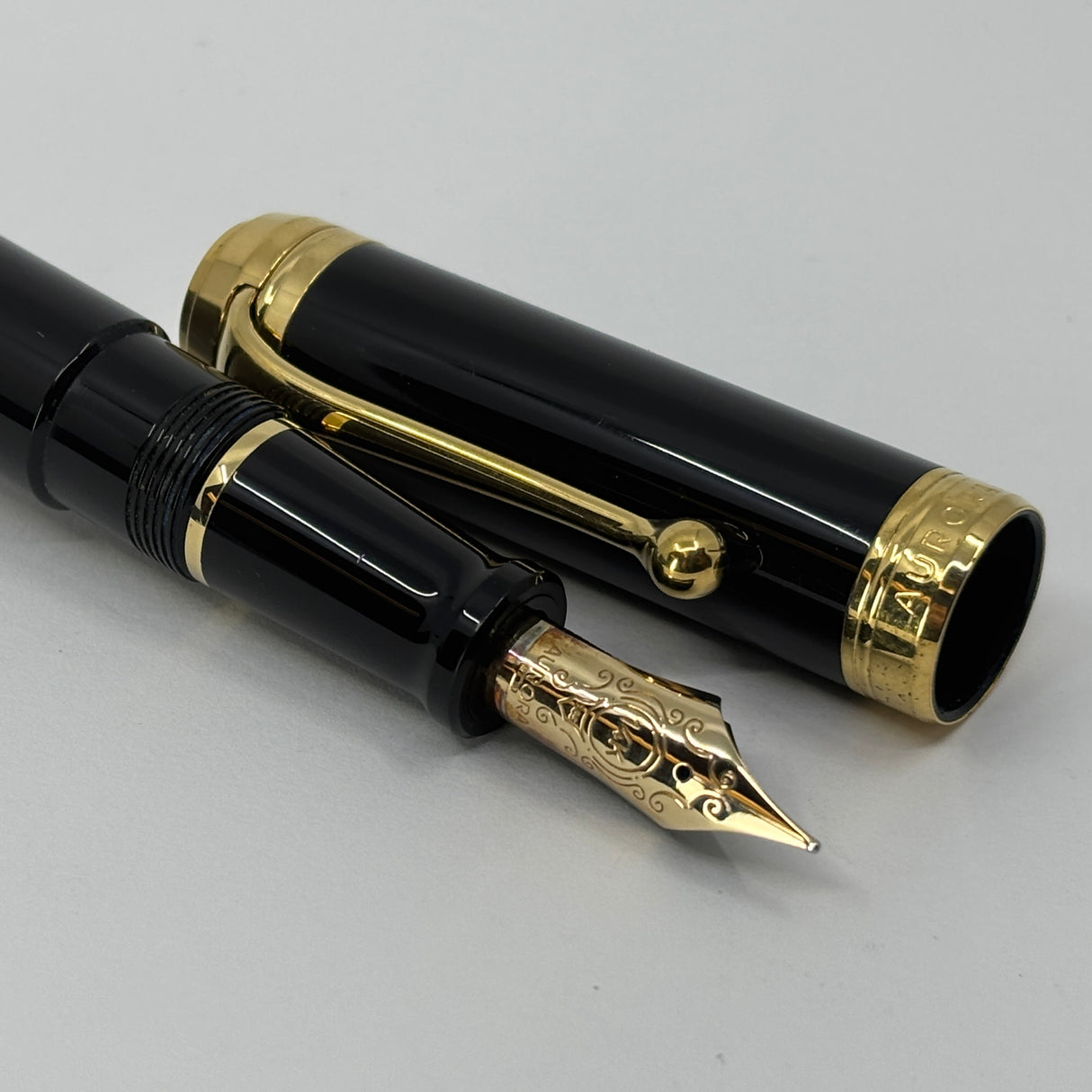Aurora Black Talentum Fountain Pen - Medium 14kt Gold Nib