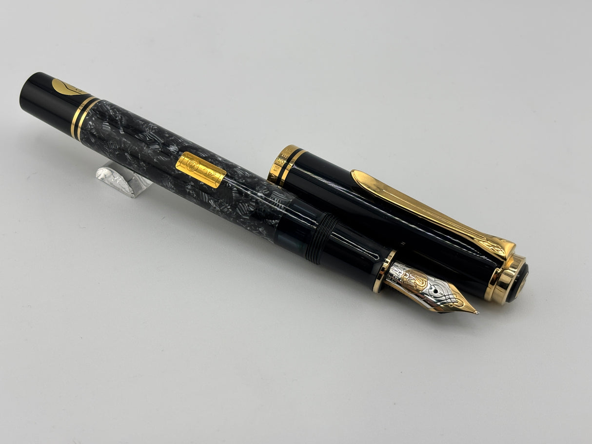 Pelikan M815 Wall Street Limited Edition Fountain Pen - Medium 18kt Gold Nib
