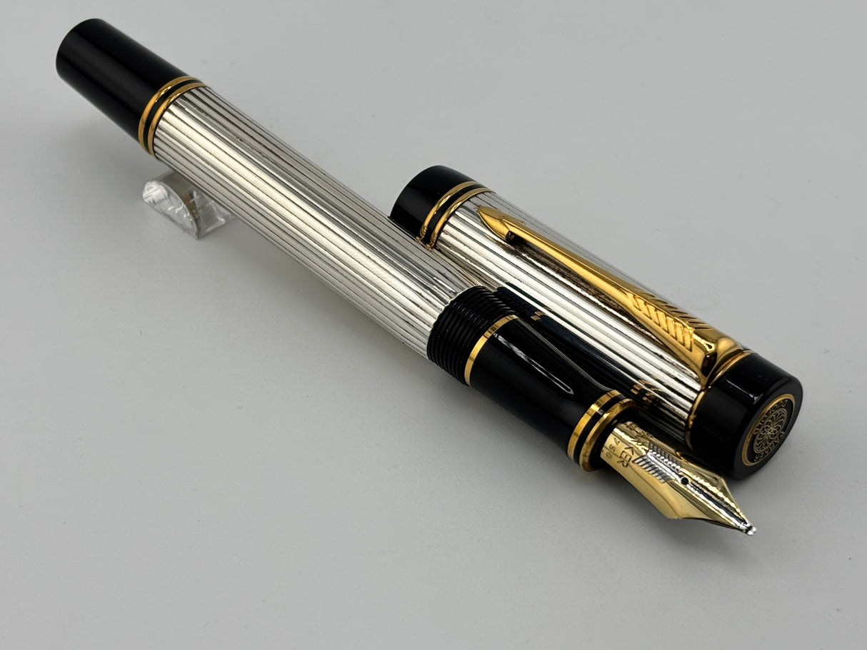 Parker Duofold Centennial (Largest Size) Sterling Silver Fountain Pen - Medium Italic #94 18kt Gold Nib