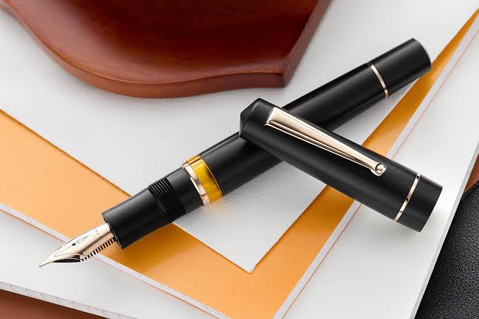 Delta Duna Matte Black Collection - Fountain Pen