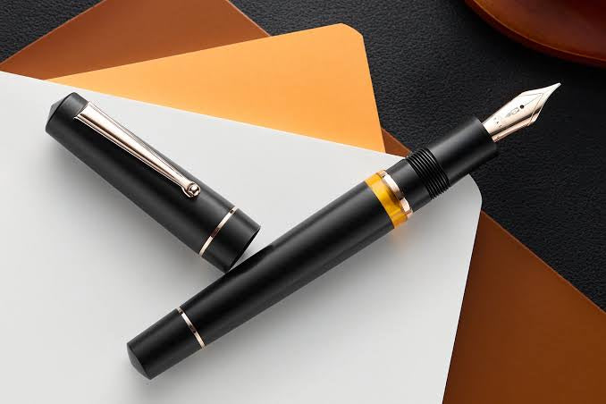 Delta Duna Matte Black Collection - Fountain Pen