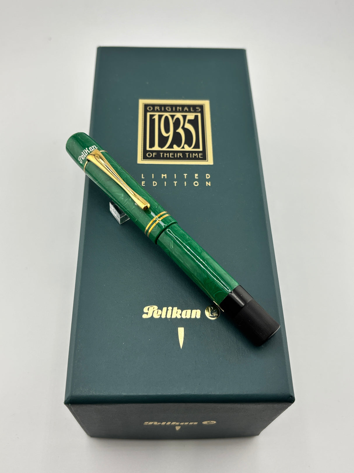 Pelikan "1935 Originals of their Time" Green Jade Celluloid Limited Edition Fountain Pen - Fine 18kt Gold Nib