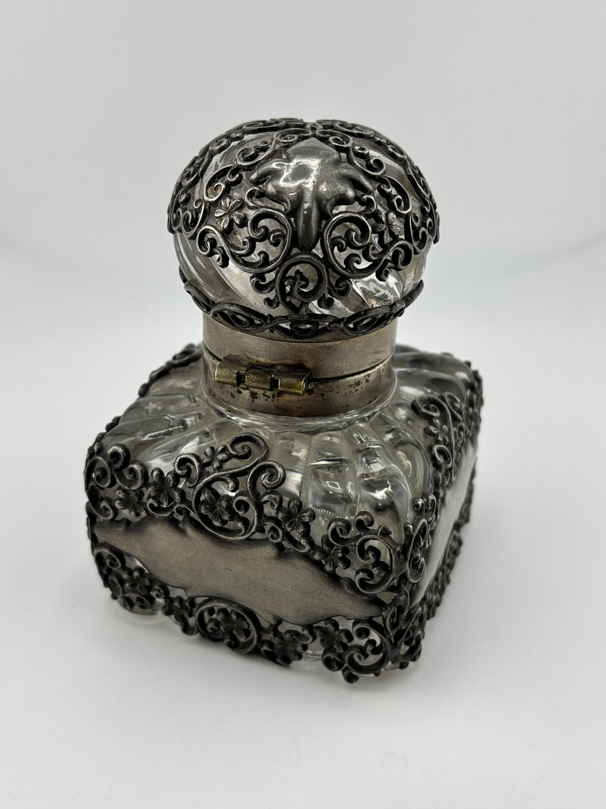 Inkwell Vintage circa 1930 excellent condition - Glass and silver metal floral overlay