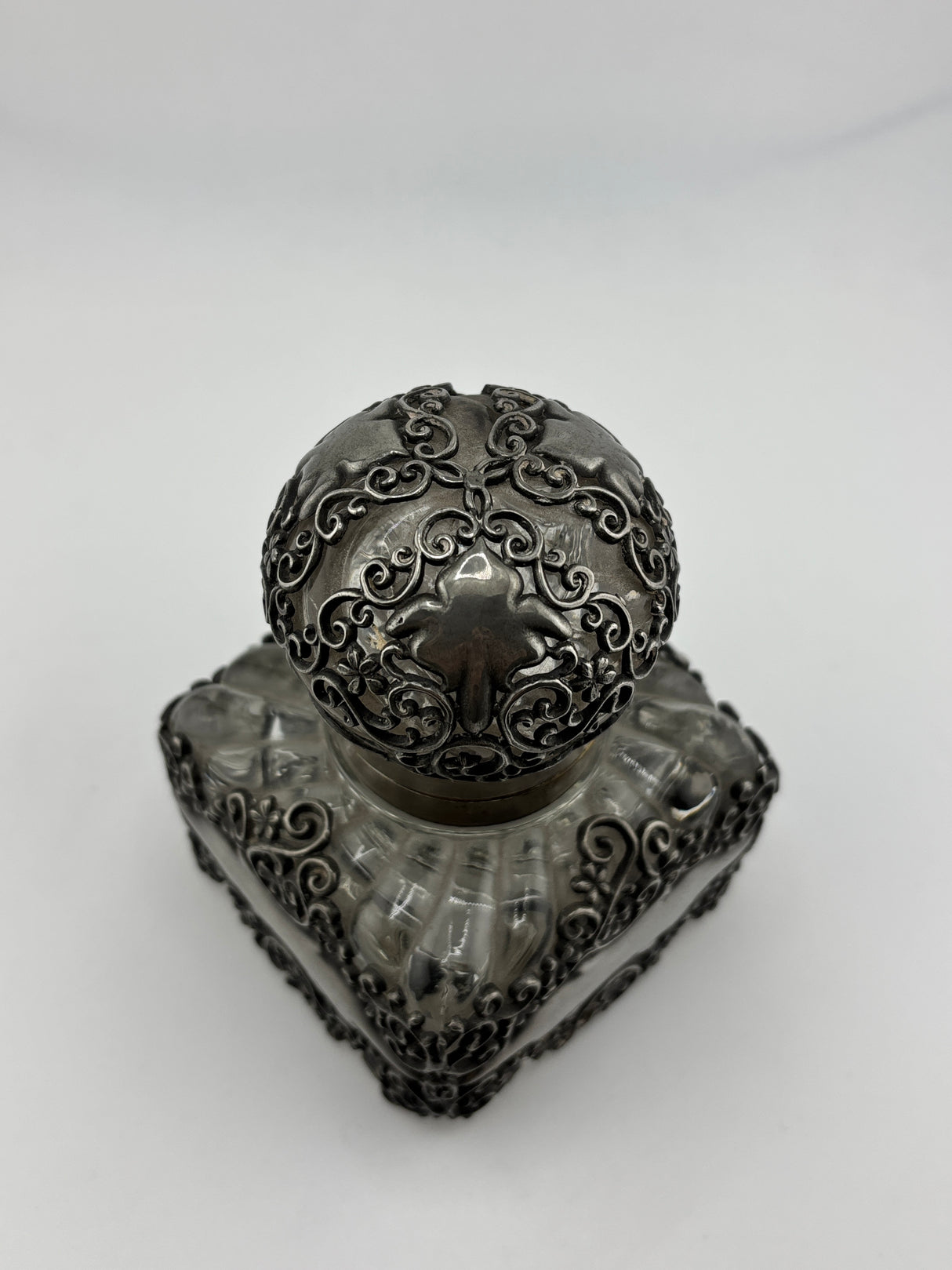 Inkwell Vintage circa 1930 excellent condition - Glass and silver metal floral overlay