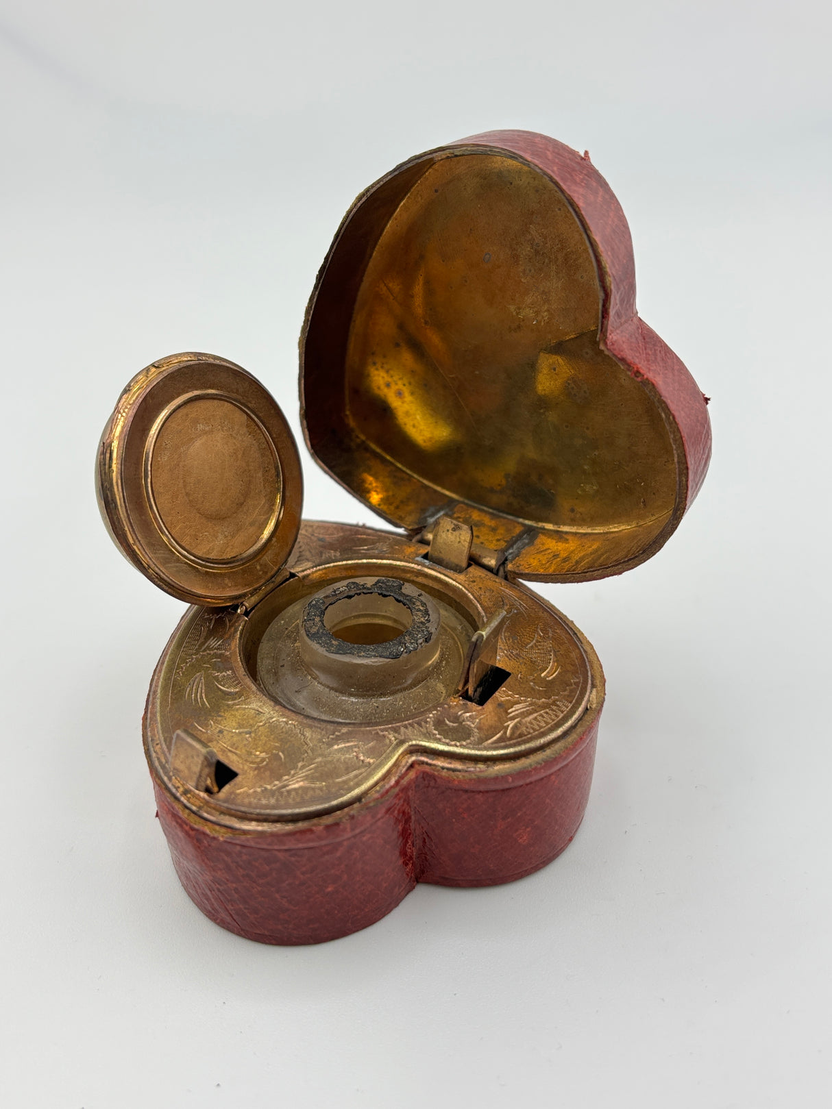 Inkwell Vintage circa 1930 excellent condition Heart shape - Red leather over brass Made in England