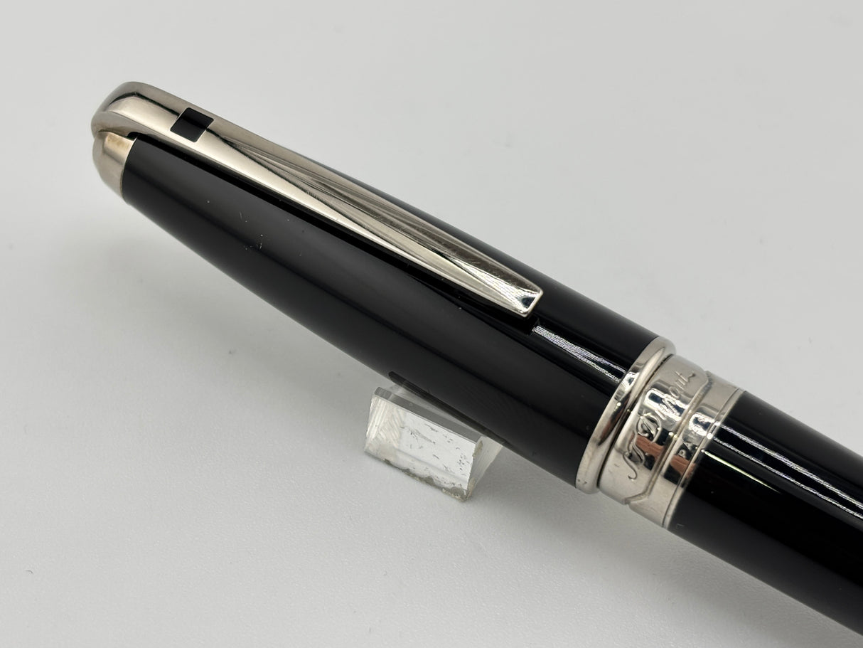 S.T. Dupont Orpheo Extra Large Black Laque de Chine Fountain Pen - Medium 18kt Gold Nib