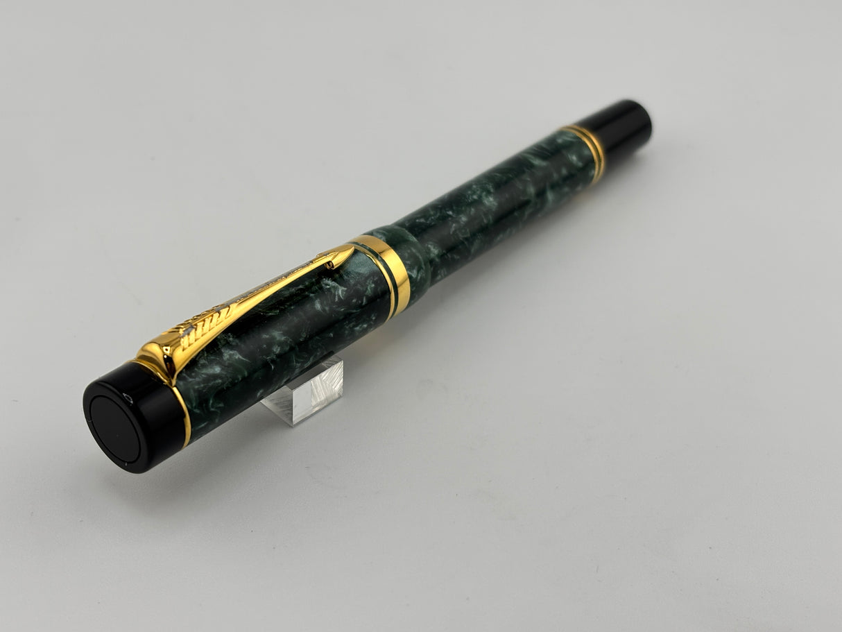 Parker Duofold Centennial Marbled Green Fountain Pen (Circa 1990) - Medium 18kt Gold Nib