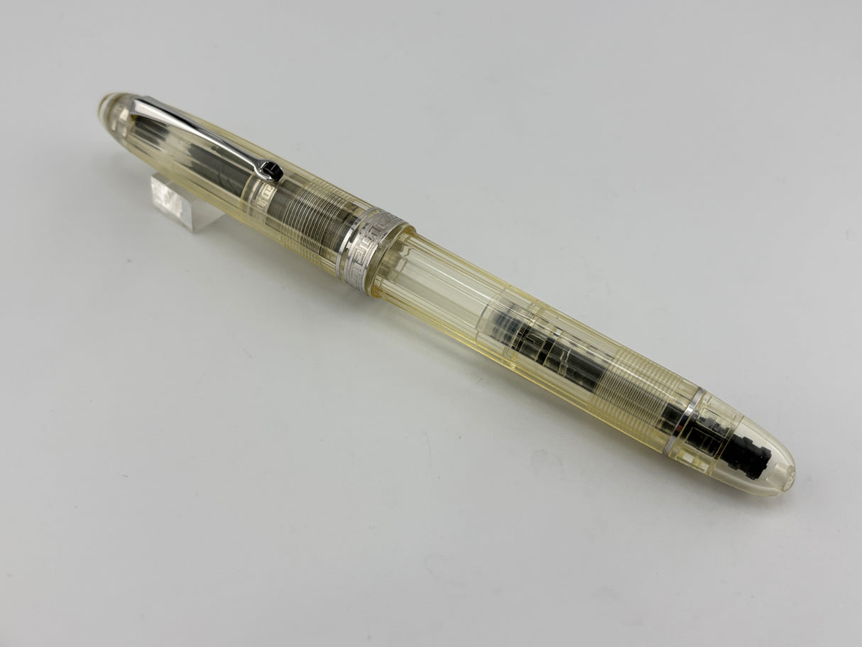 OMAS "Vision" Ogiva Transparent Fluted Demonstrator Fountain Pen - Medium 18kt Gold Nib