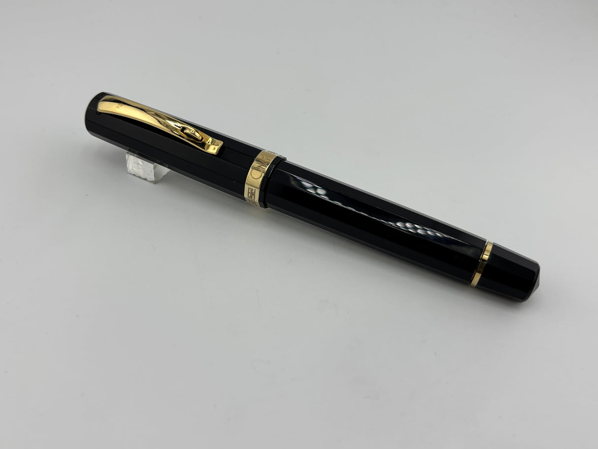Omas "THE PARAGON" Oversized Black Fountain Pen - Medium 18kt Gold Nib
