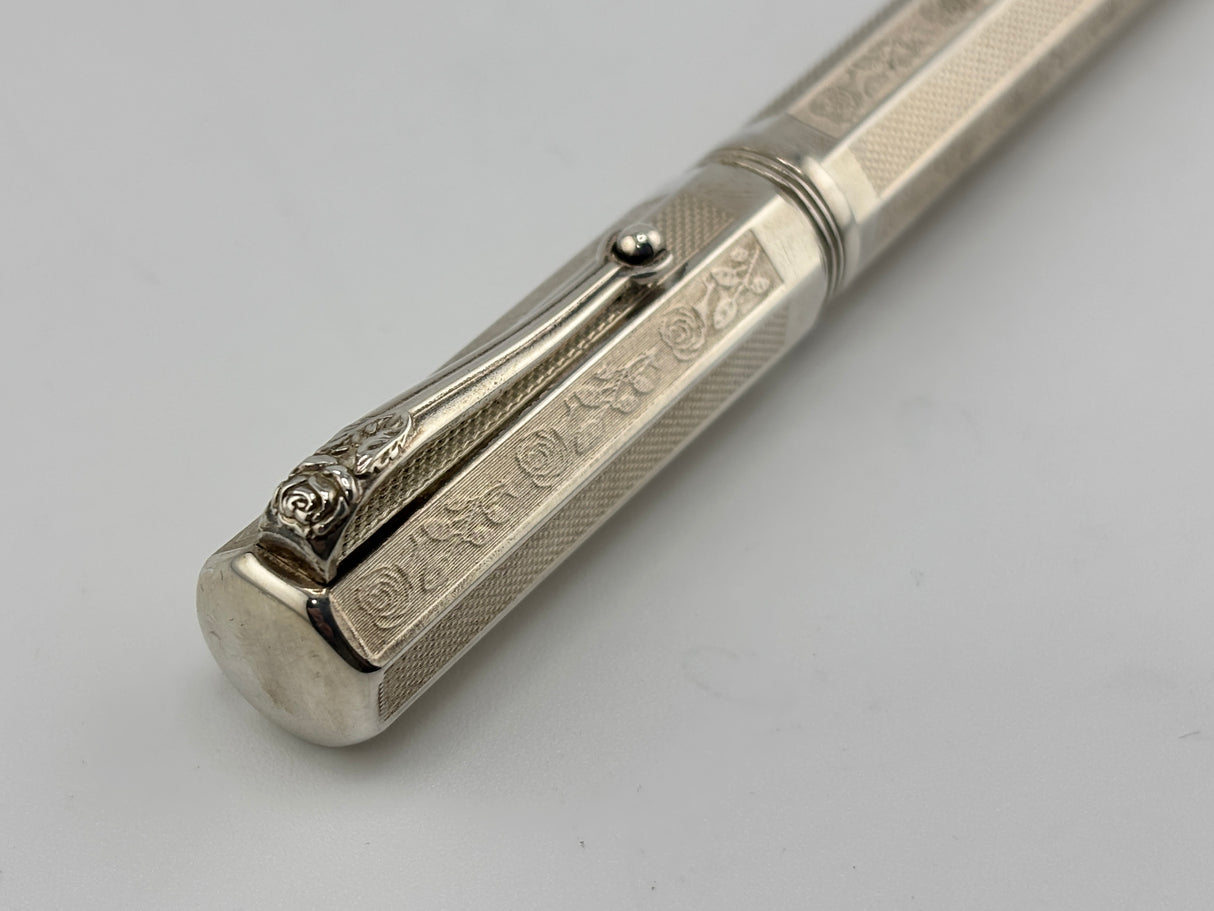 Montegrappa War of the Roses York Special Edition Faceted .925 Sterling Silver Fountain Pen - Fine 18kt Gold Nib