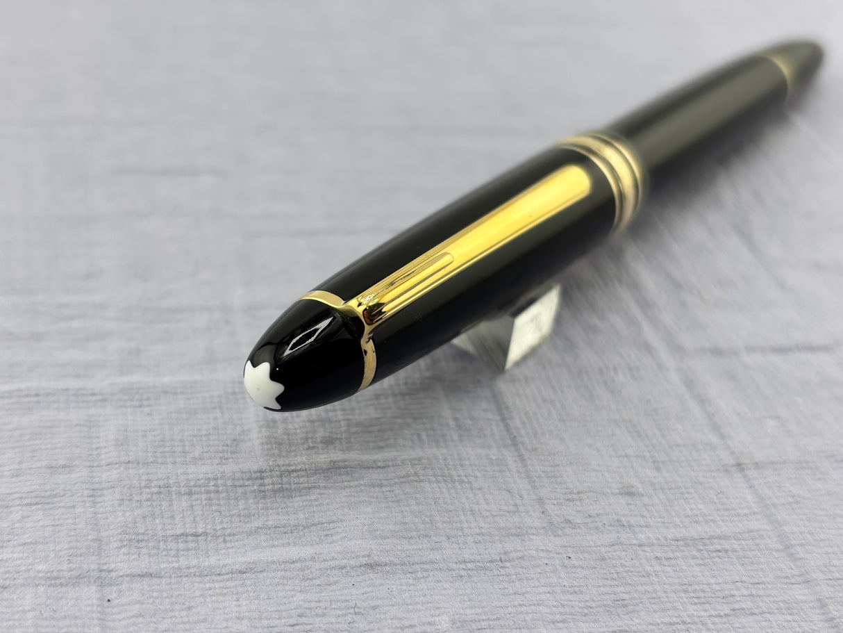 Montblanc 146 circa 1970 Excellent Medium Nib gold 14K585