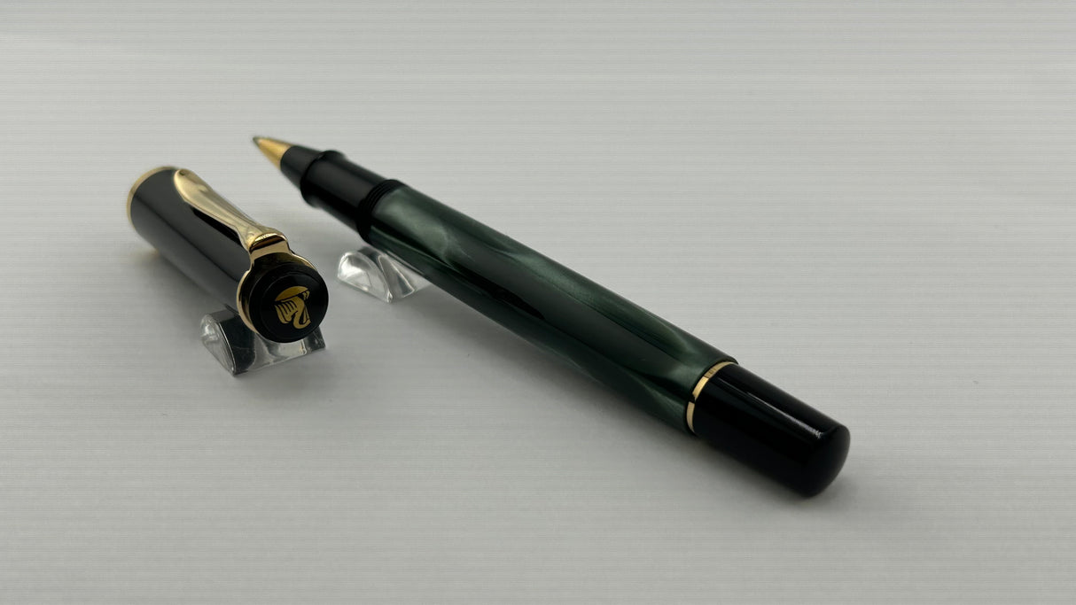 Pelikan Classic R200 Green Marbled circa 2000 - Roller Ball