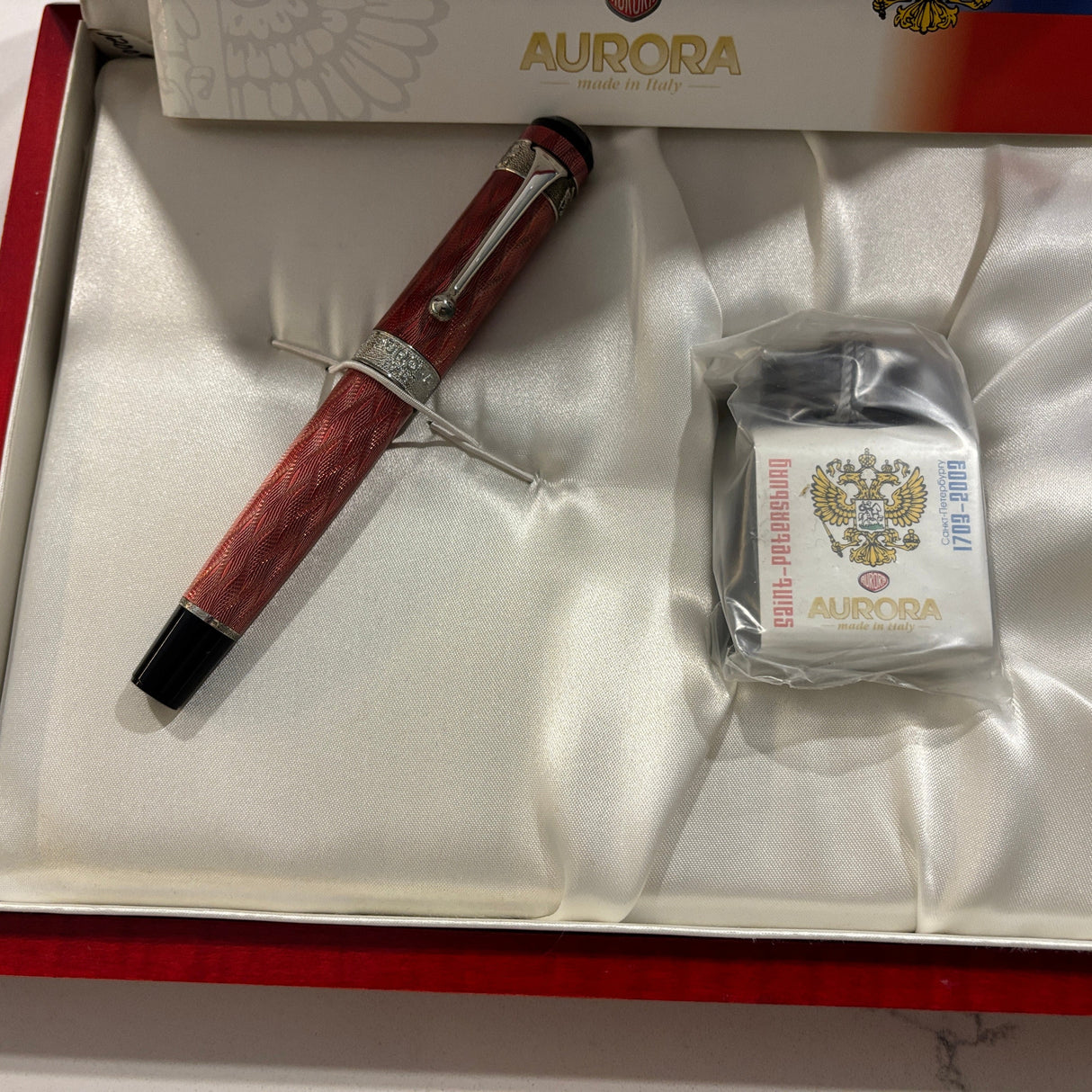 Aurora Saint Petersburg 300th anniversary Fountain Pen Limited Edition - Medium 18kt Gold Nib