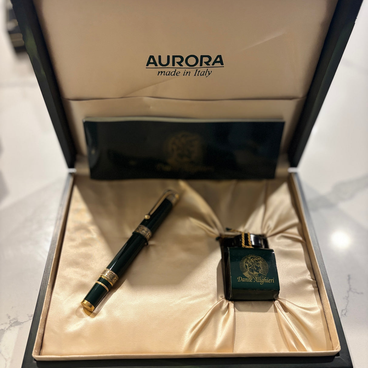 Aurora Dante Alighieri Limited Edition 1919 pens - Medium 18kt Gold Nib
