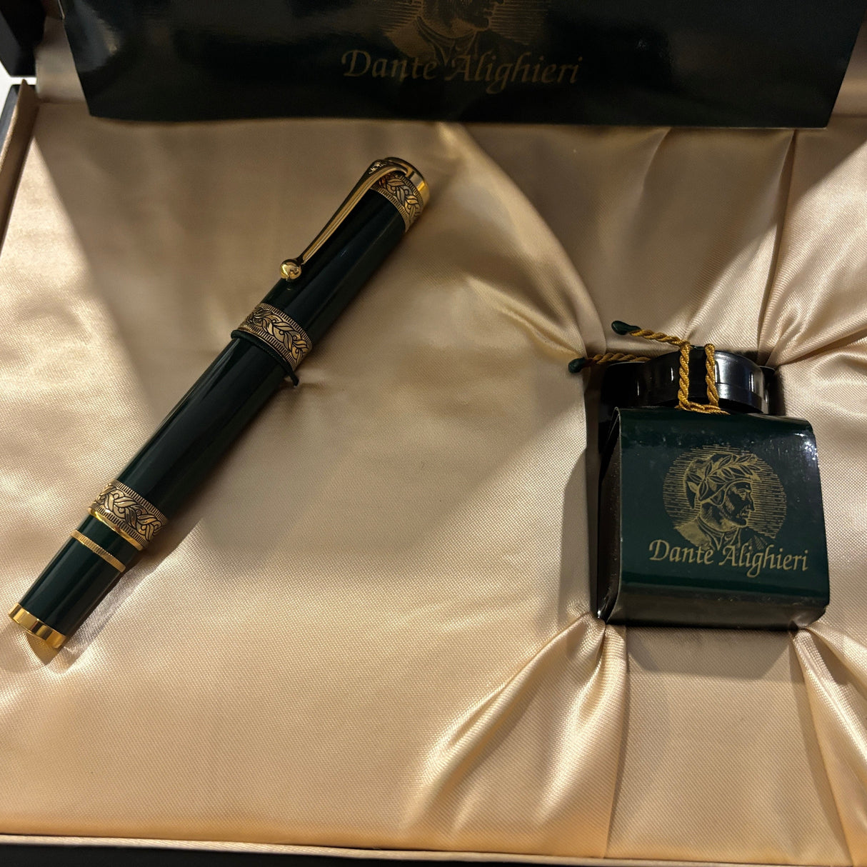 Aurora Dante Alighieri Limited Edition 1919 pens - Medium 18kt Gold Nib