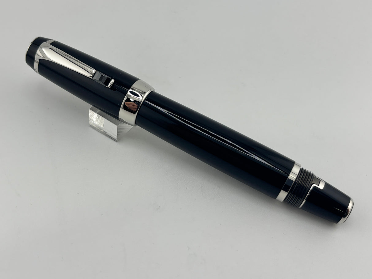 Montblanc Boheme Black Resin Retractable Nib Fountain Pen - Medium 18kt Gold Nib