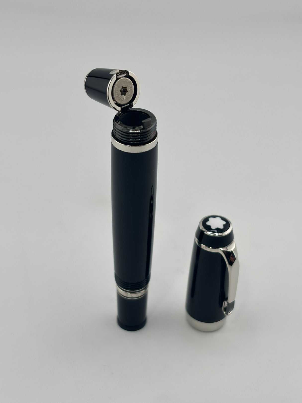 Montblanc Boheme Black Resin Retractable Nib Fountain Pen - Medium 18kt Gold Nib