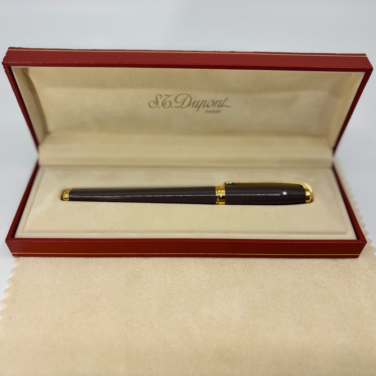 ST Dupont Fidelio light Grey Fountain Pen - Circa 2013