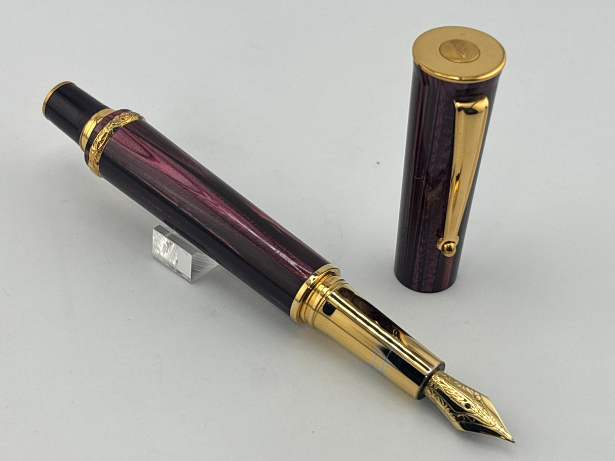 Delta Papillon Variegated Streaked Burgundy Resin Fountain Pen - Fine 18kt Gold Nib