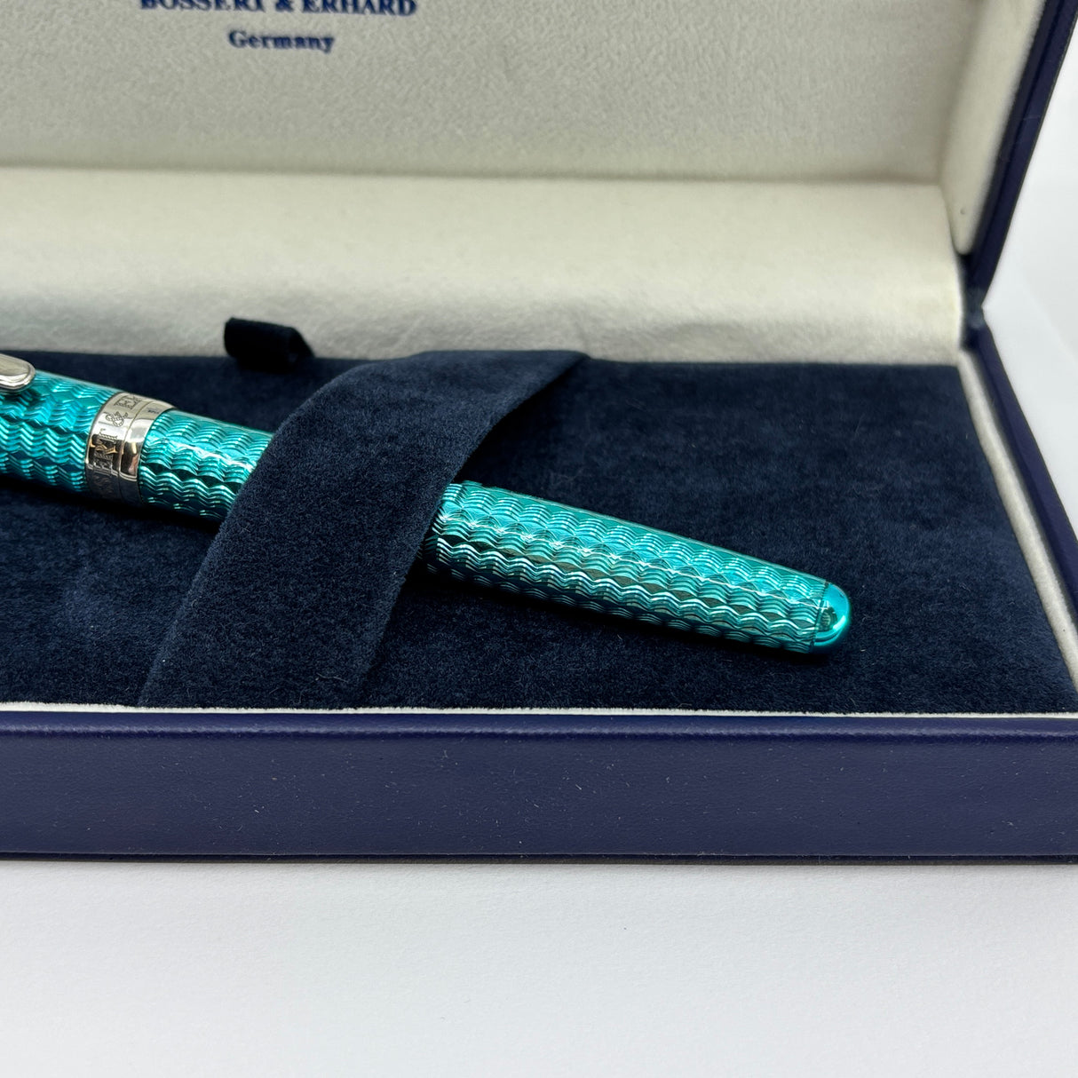 Bossert & Erhard Basketweave Arctic Ice Fountain Pen - Medium 18kt Gold Nib