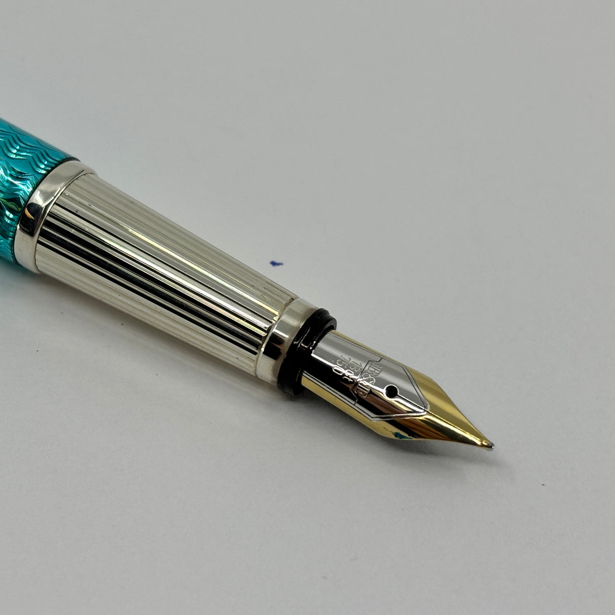 Bossert & Erhard Basketweave Arctic Ice Fountain Pen - Medium 18kt Gold Nib