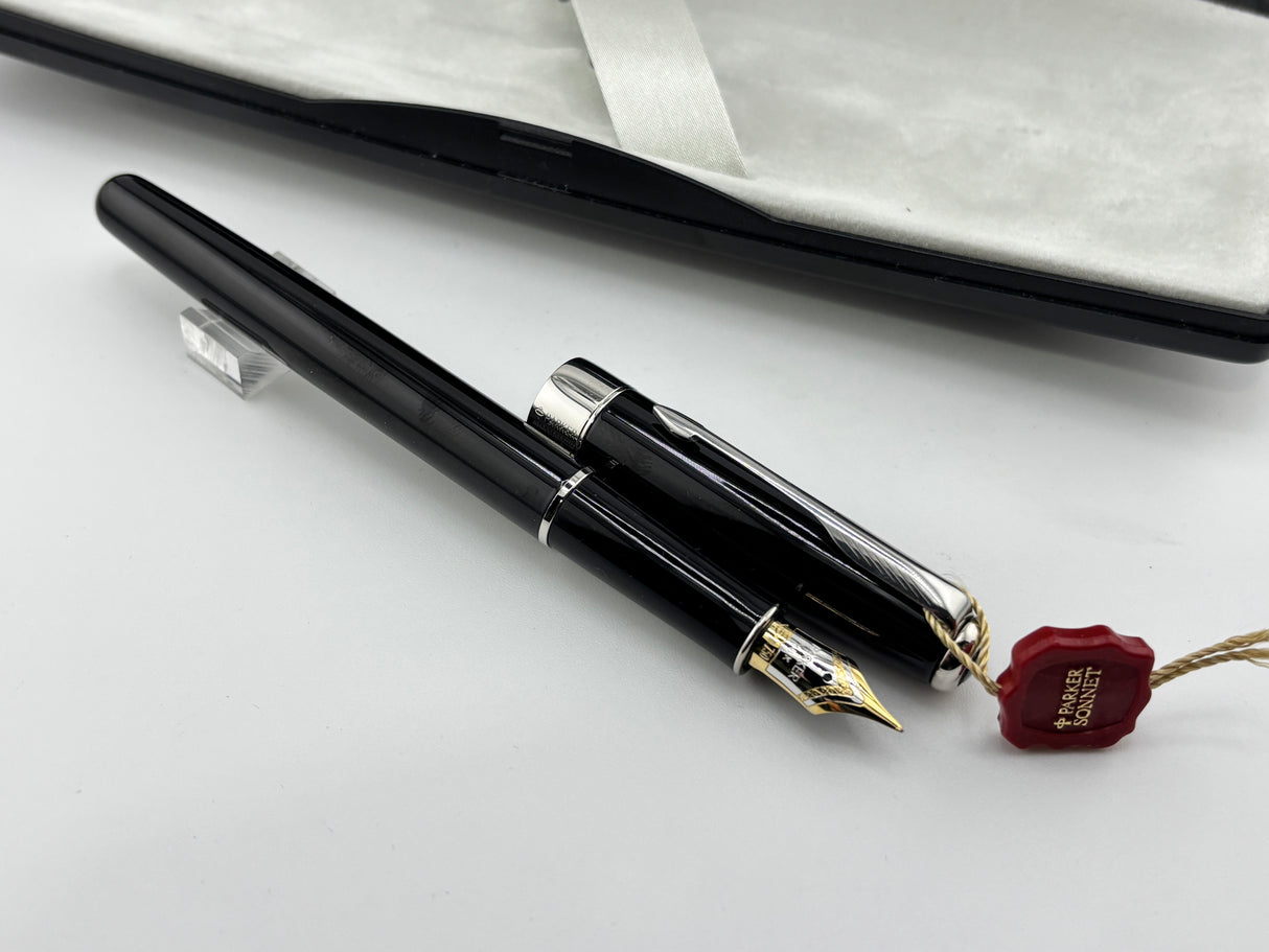 Parker Sonnet Black lacquer chrome trims 18K750 gold nib - Fountain Pen and Ball Pen