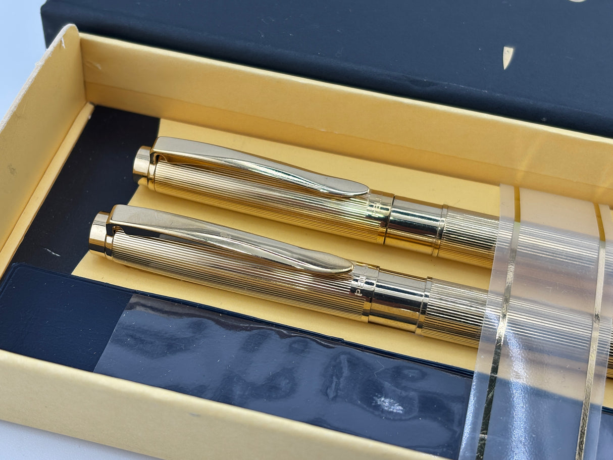 PELIKAN P590 Set Heavy gold plated fluted superb quality Gold nib 14k - Ball Pen and Fountain Pen