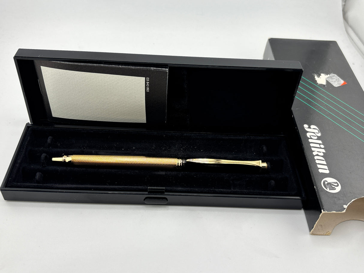 Pelikan K397 Black Cap Gold Guilloche Barrel - Ball Pen
