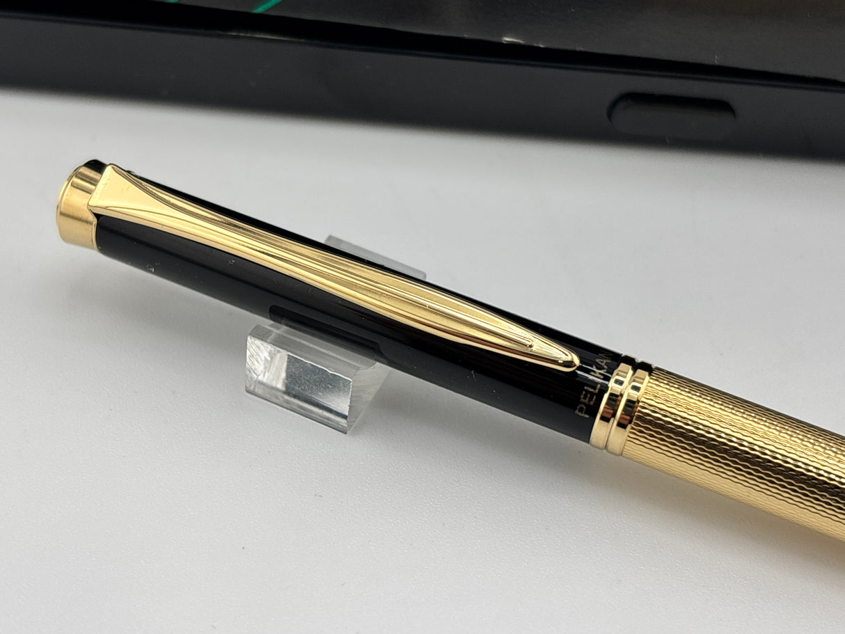 Pelikan K397 Black Cap Gold Guilloche Barrel - Ball Pen