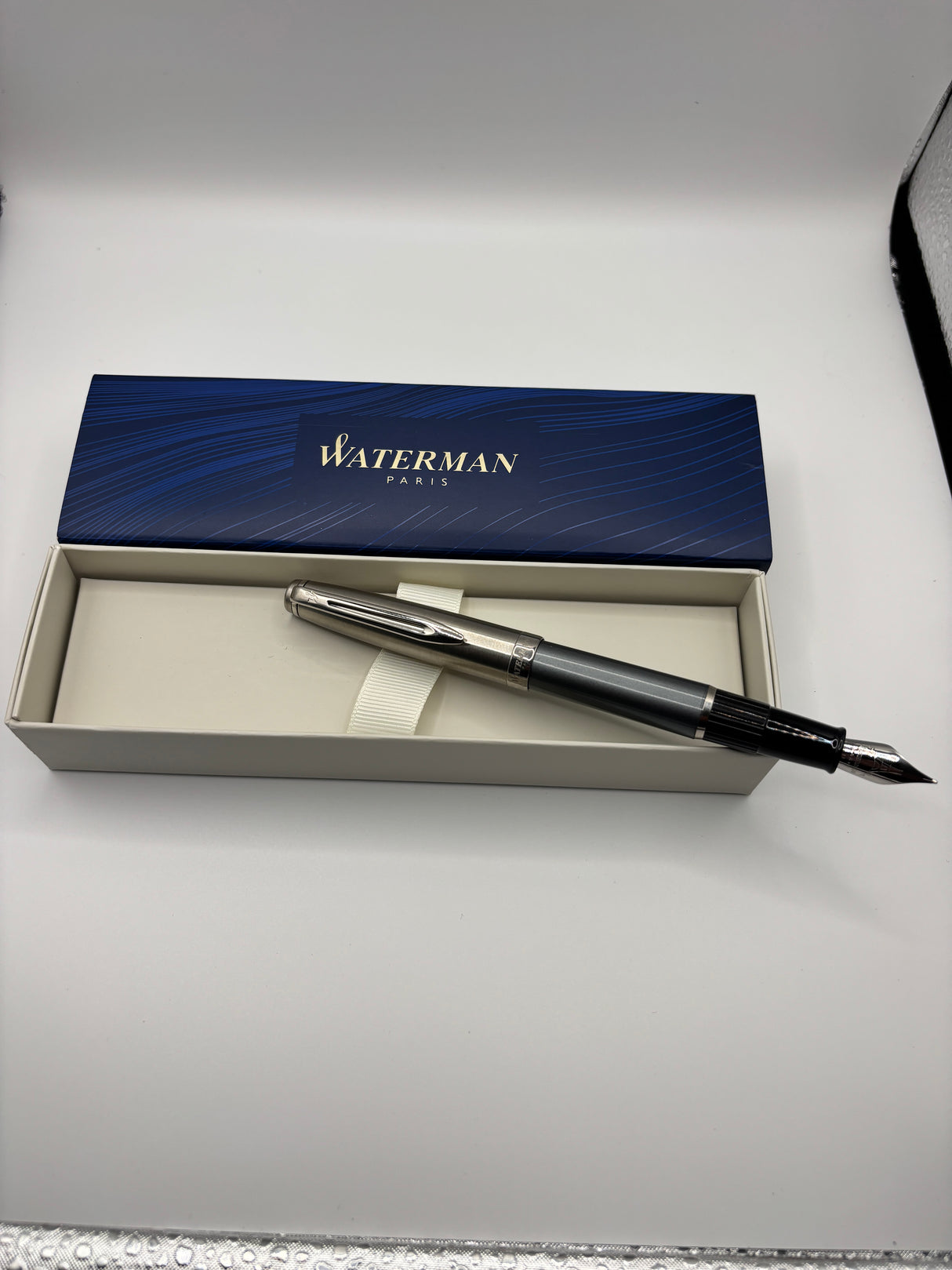 Waterman Hemisphere Chrome cap / Grey Barrel - Fountain Pen