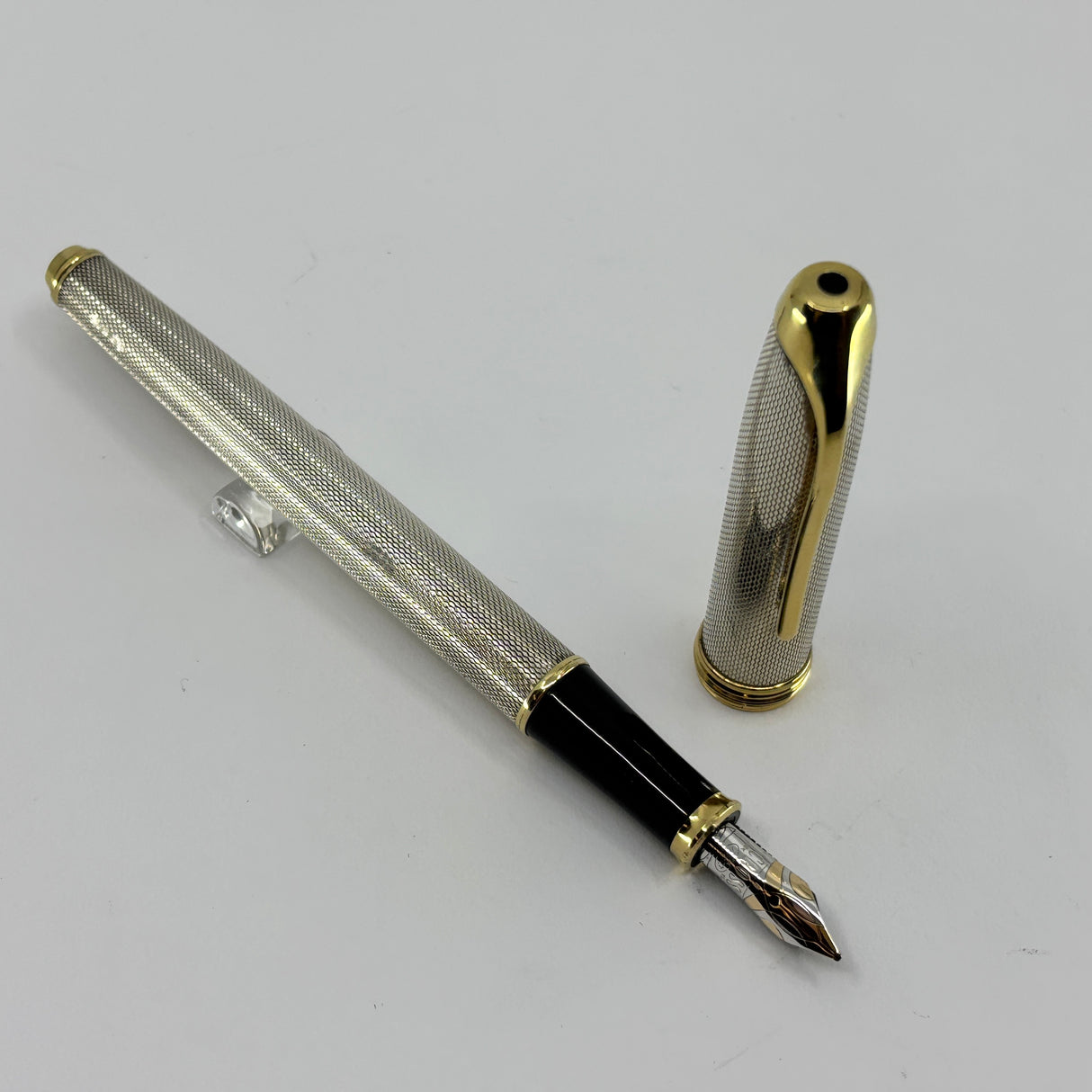 Cross Pinnacle Sterling Silver Barleycorn Fountain Pen - Broad 18kt Gold Nib