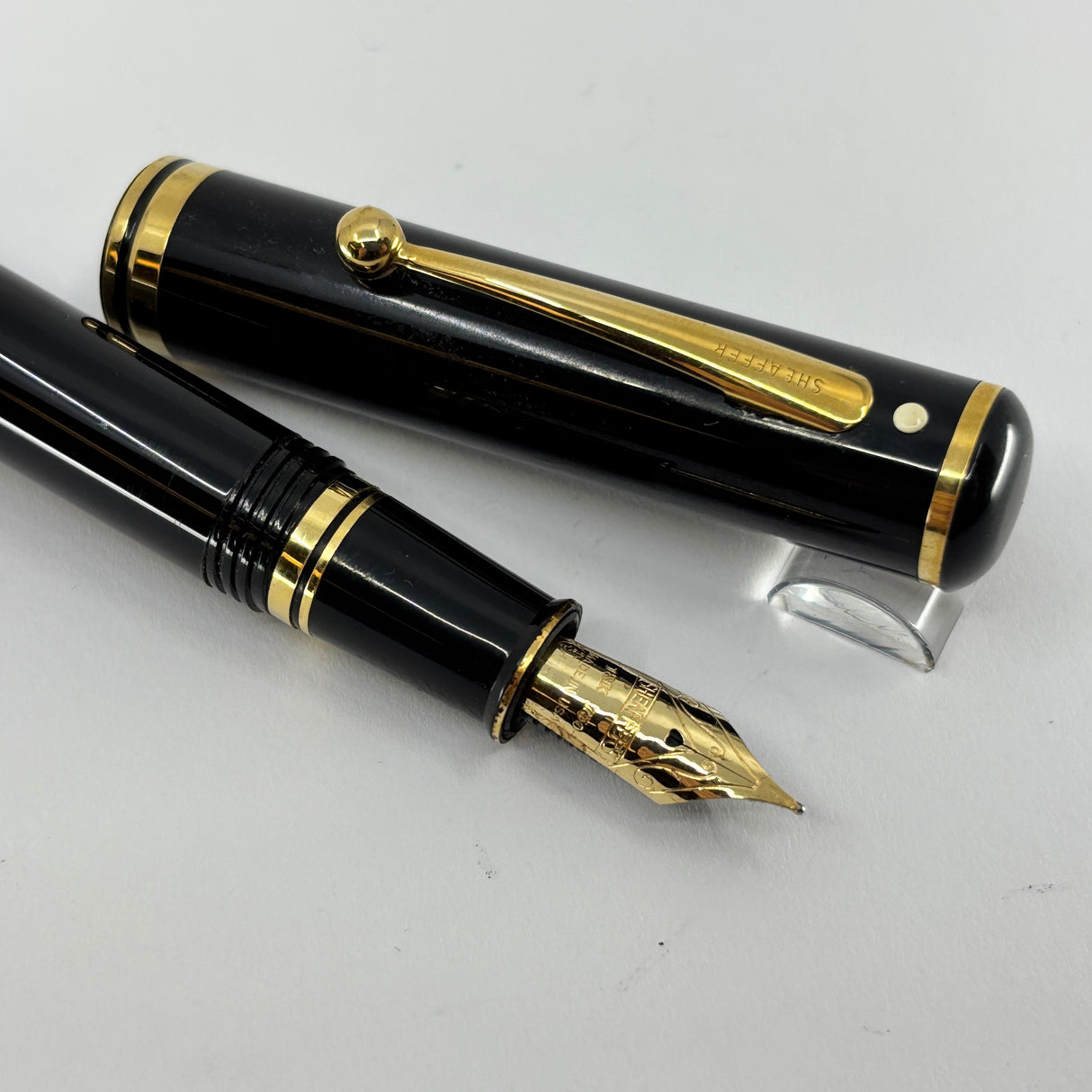 Sheaffer Connaisseur Black Fountain Pen - Fine 18kt Gold Nib