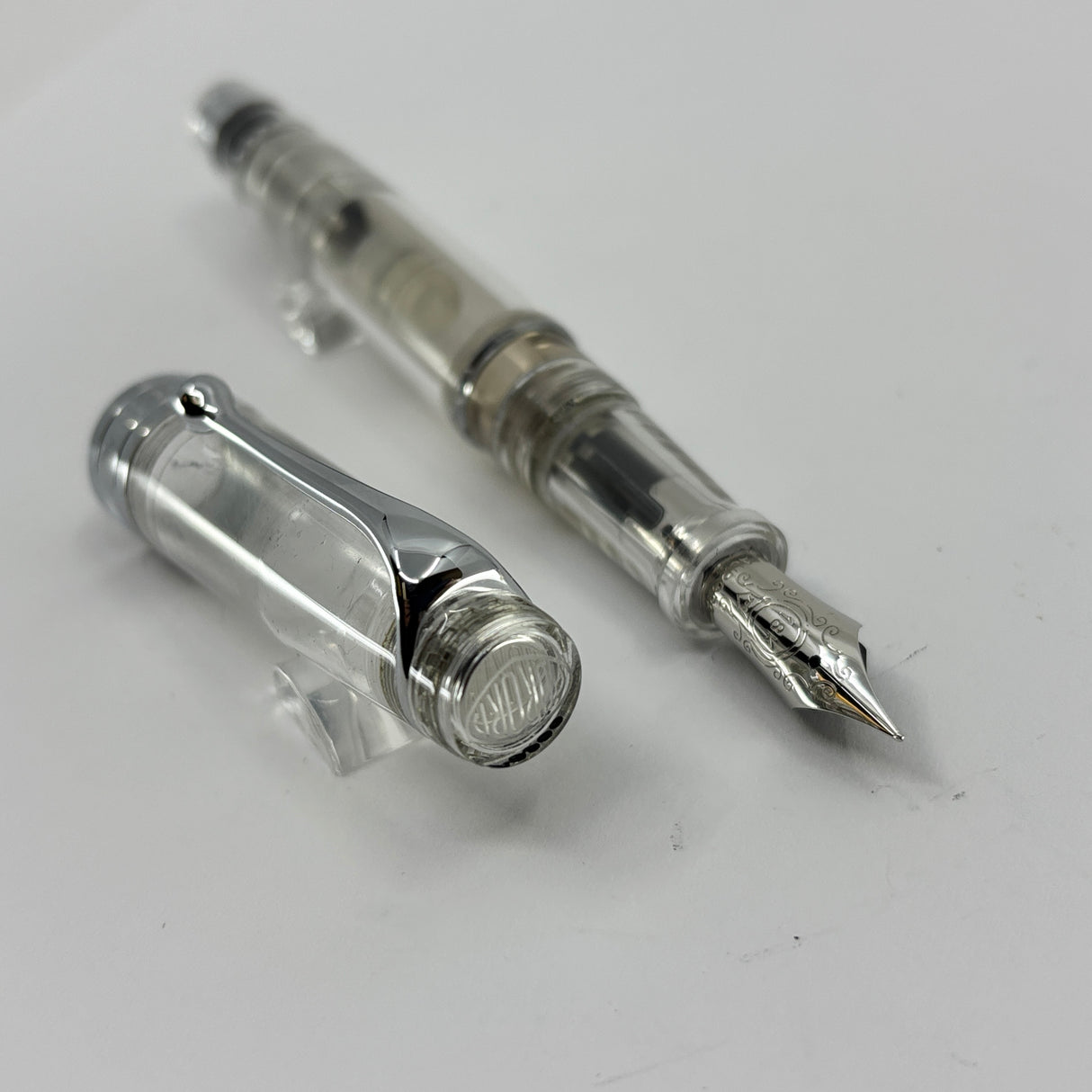 Aurora Optima Clear Demonstrator Limited Edition Fountain Pen - Fine 18kt Gold Nib