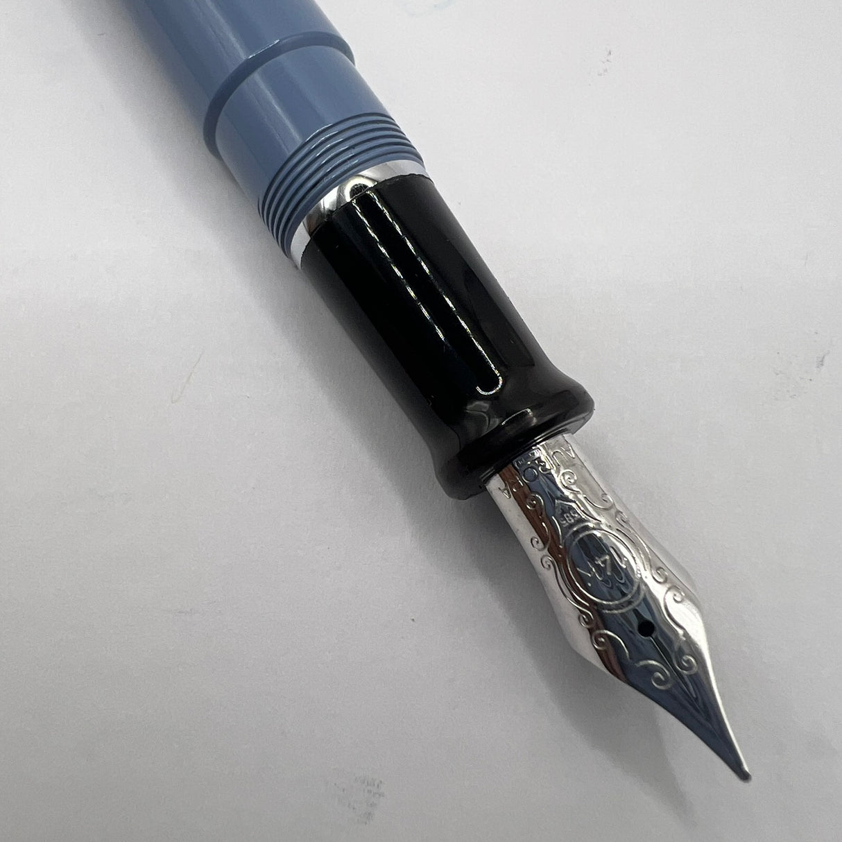 Aurora Celestial Blue Talentum Fountain Pen - Medium 14kt Gold Nib