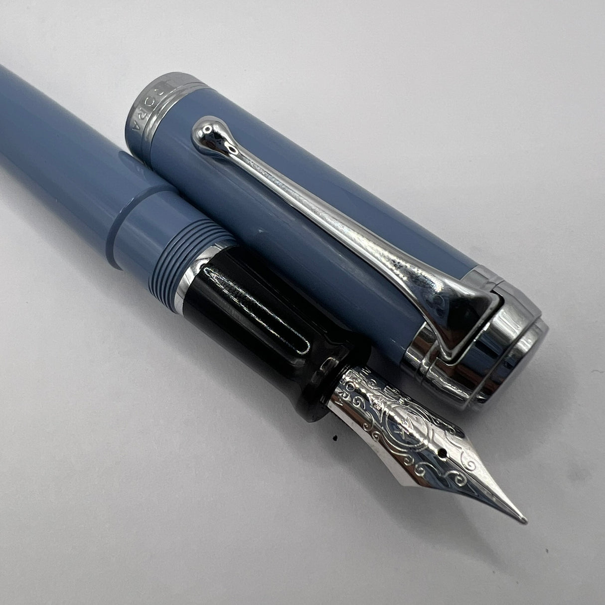 Aurora Celestial Blue Talentum Fountain Pen - Medium 14kt Gold Nib