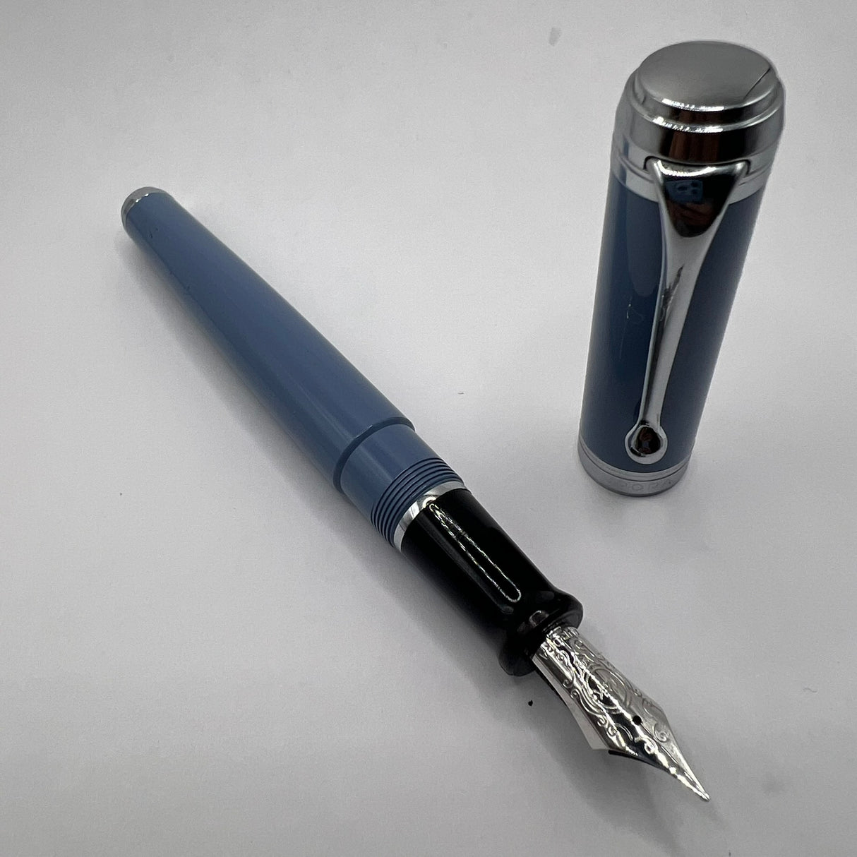 Aurora Celestial Blue Talentum Fountain Pen - Medium 14kt Gold Nib