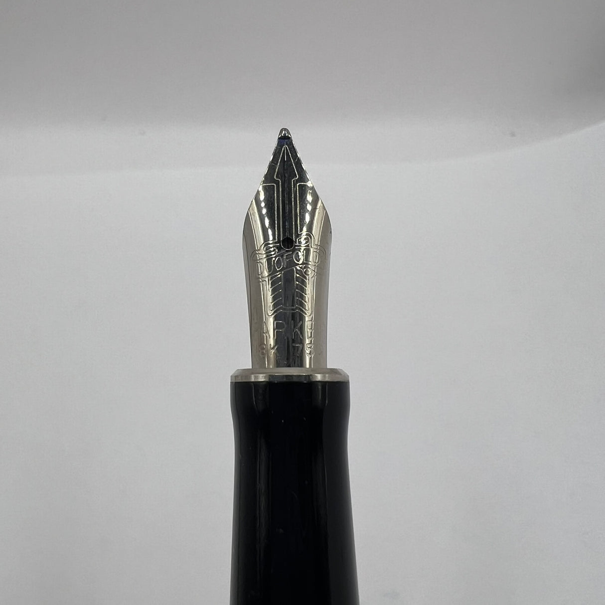 Parker Duofold Black Mosaic International Fountain Pen - Medium 18kt Gold Nib