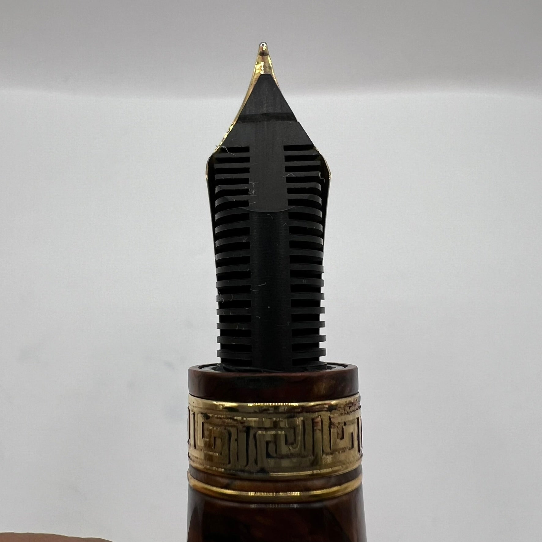 ASC (Armando Simoni Club) Ogiva Oversized Extra Art Nouveau Burl Celluloid Fountain Pen Ltd Ed  - Medium Magic Flex #8 Size 18kt Gold Nib