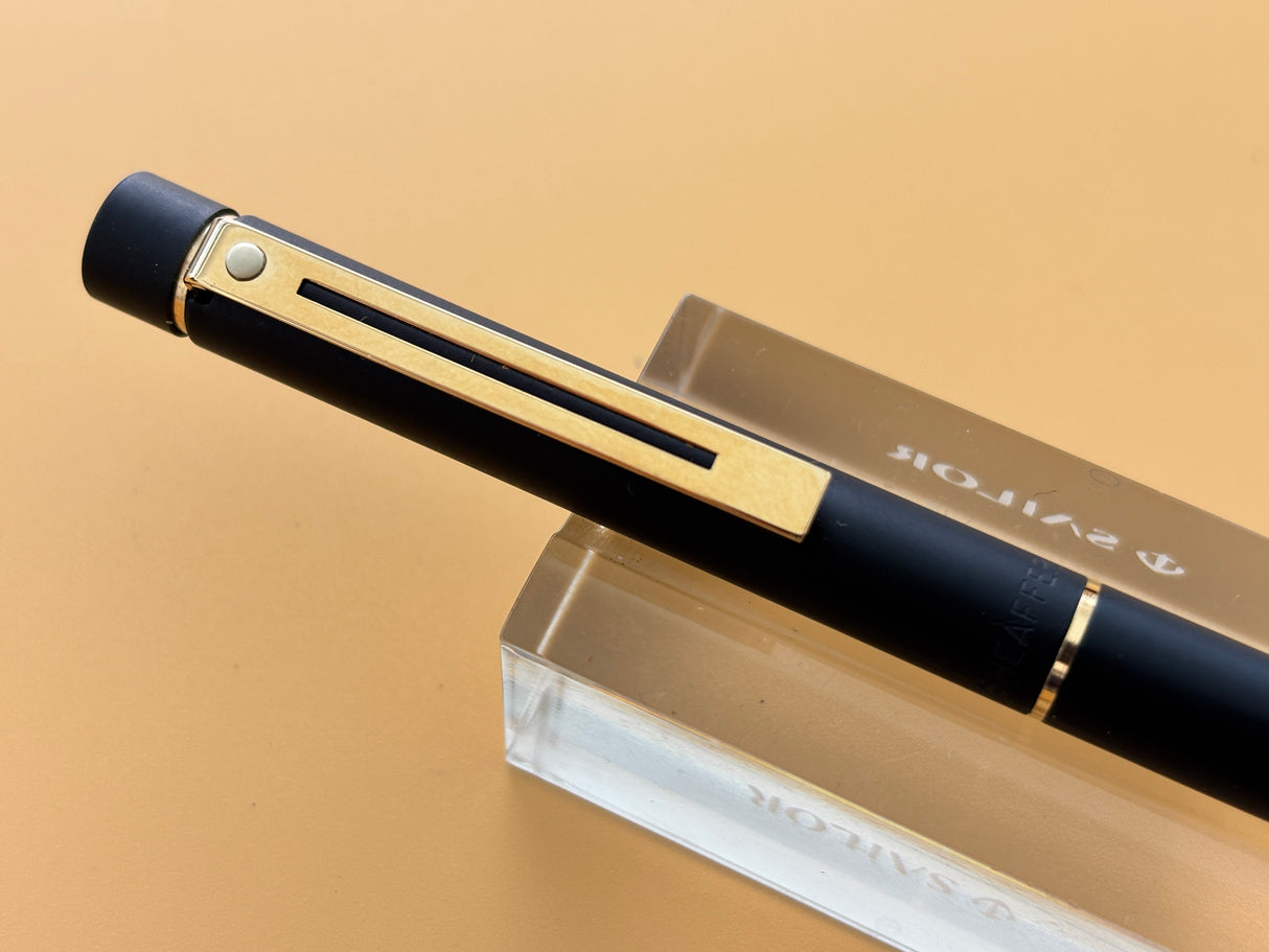 Sheaffer Targa Slim Black Matte circa 1995 New condition and boxed - Fountain Pen